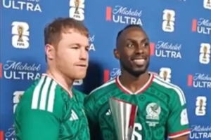 闪击打入美加墨首球，基尼奥内斯领取全场最佳奖杯
