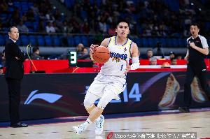 张云松谈陈盈骏续约：顶薪球员俱乐部有优先权 不用太担心